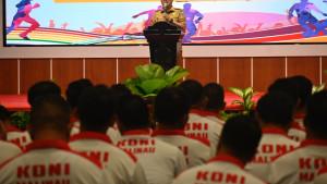Bupati-Malinau-Wempi-W-Mawa-saat-memberi-sambutan-seusai-pelantikan-KONI.jpg