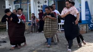 Dalam-rangka-momen-HUT-ke-80-RI-awak-TribunKaltara-lomba-lari-sarung.jpg