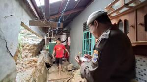 Dinding-rumah-jebol-06082025jpg.jpg