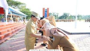Gubernur-Kaltara-H-Zainal-A-Paliwang-saat-memimpin-apel-hari-pertama-kerja-tahun-2024-dtjd.jpg
