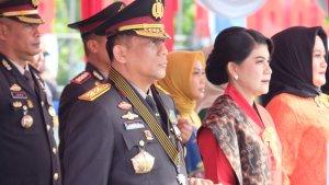 Kapolda-Kaltara-Irjen-Pol-Hary-Sudwijanto-menghadiri-HUT-ke-79-TNI-di-Lapangan-Udara-Anang-Busra.jpg