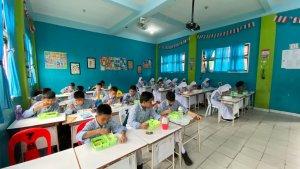 Makan-bergizi-gratis-siswa-Kelas-VII-SMPN-2-Nunukan-fhc.jpg
