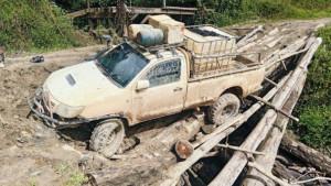 Mobil-yang-mengangkut-pasokan-BBM-menuju-Krayan-Selatan-111025.jpg