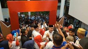 Paslon-Kharisma-saat-memasuki-podium-debat-kedua.jpg
