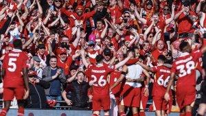 Pemain-Liverpool-merayakan-kemenangan-5-1-atas-Tottenham-sekaligus-juara-Liga-Inggris.jpg