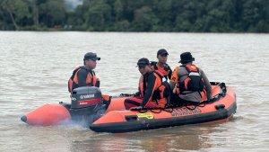 Pencarian-korban-kecelakaan-speedboat-di-perairan-Bulungan.jpg