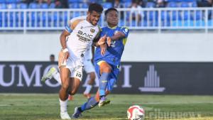 Pesepak-bola-Dewa-United-Banten-FC-Ricky-Kambuaya-kiri.jpg