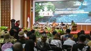 Peserta-mengikuti-jalannya-Seminar-Nasional-Malinau.jpg