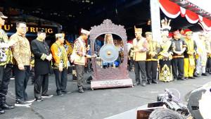 Sekretaris-Utama-BNPP-RI-membuka-rangkaian-20-hari-Irau-Malinau.jpg