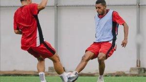 UJI-COBA-Skuat-PSM-Makassar-saat-latihan-di-Stadion-Kalegowa.jpg