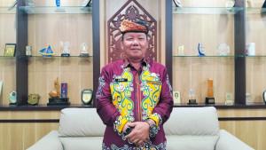Wakil-Bupati-Tana-Tidung-Sabri-pakai-batik-02102025jpg.jpg