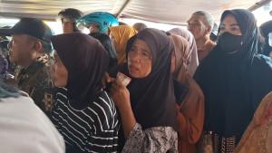 Warga-antre-beras-SPHP-14082025jpg.jpg