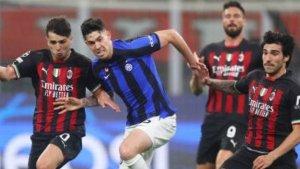 bek-inter-milan-diadang-sejumlah-pemain-ac-milan-dalam-duel-semifinal-liga-champions.jpg