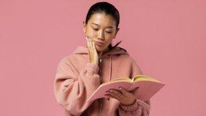 ilustrasi-perempuan-baca-buku-223.jpg