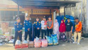 menyalurkan-bantuan-logistik-kebakaran-di-Sebatik-rhge.jpg