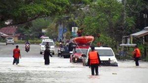 ruas-jalur-utama-jalan-intimung-malinau-kota-terendam-air-tjyj.jpg