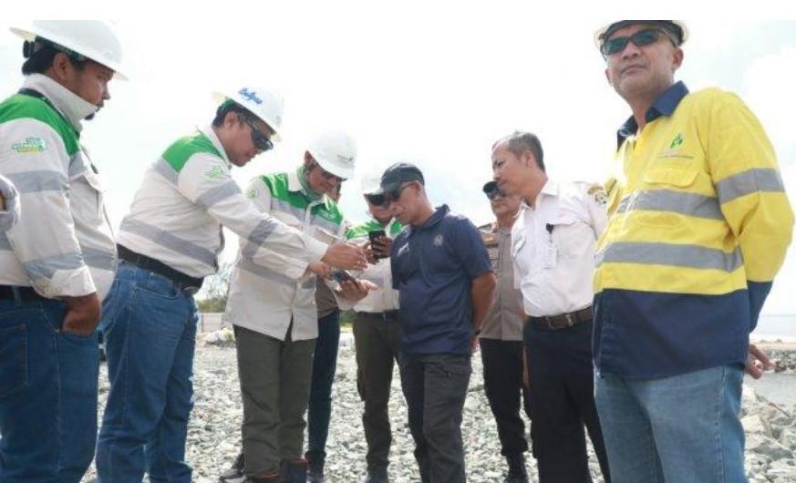 20250630-Bupati-Bulungan-Syarwani-kala-meninjau-progres-pembangunan-di-kawasan-industri-hijau.jpg
