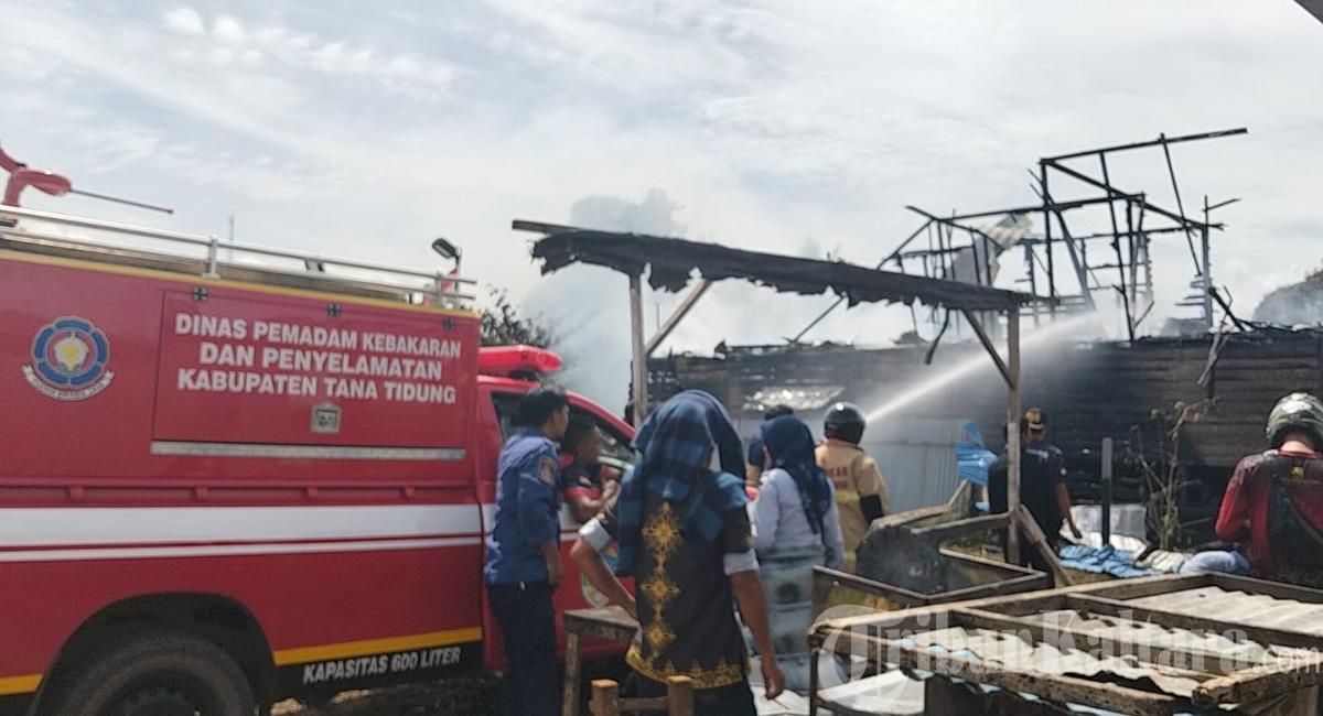 Gerak Cepat Padamkan Api, Lima Unit Mobil Damkar Tana Tidung Diturunkan ke Lokasi Kebakaran