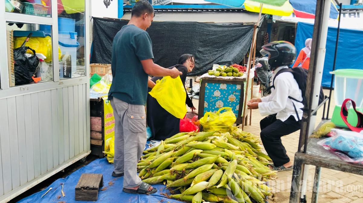 31122025-penjual-jagung-di-Tana-Tidung-03.jpg