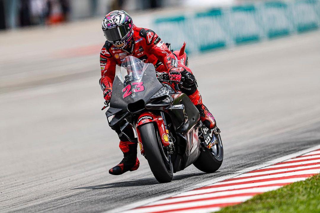 Aksi-Enea-Bastinini-di-lintasan-pada-tes-pramusim-MotoGP-2023-Sirkuit-Sepang.jpg
