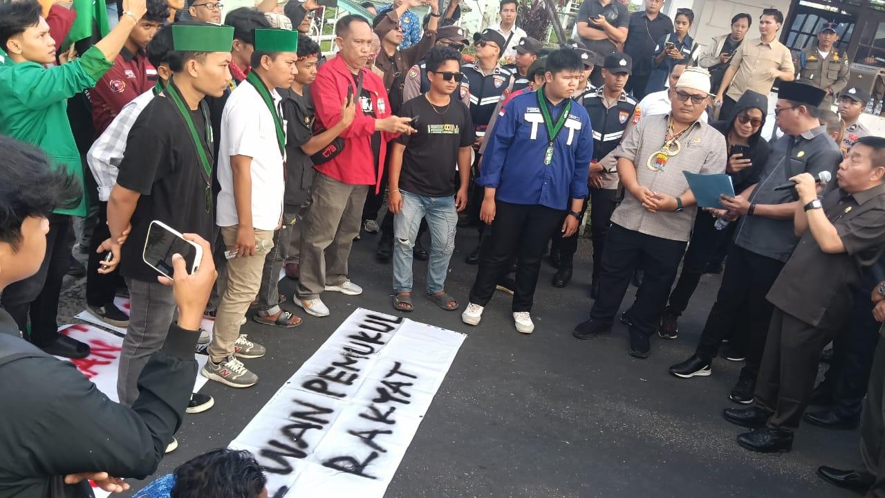 Aksi-demonstrasi-mahasiswa-171125.jpg