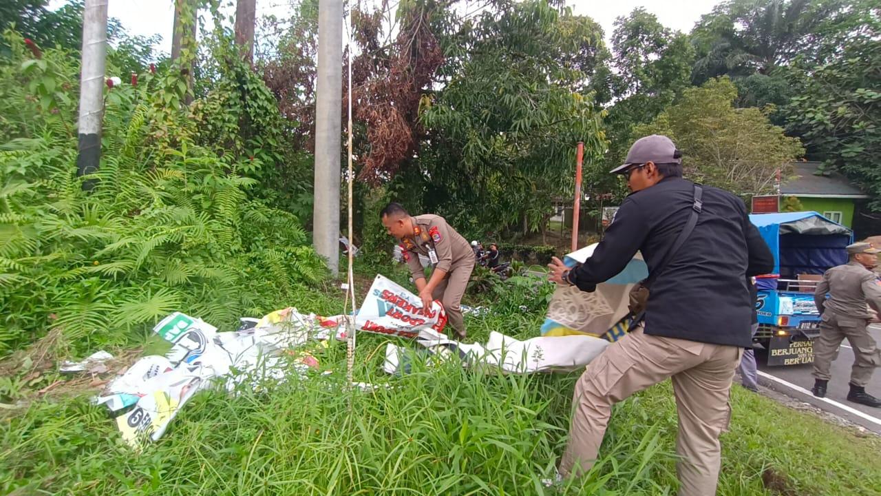 Aktivitas-penertiban-APK-saat-penyisiran-oleh-tim-gabungan-dthct.jpg