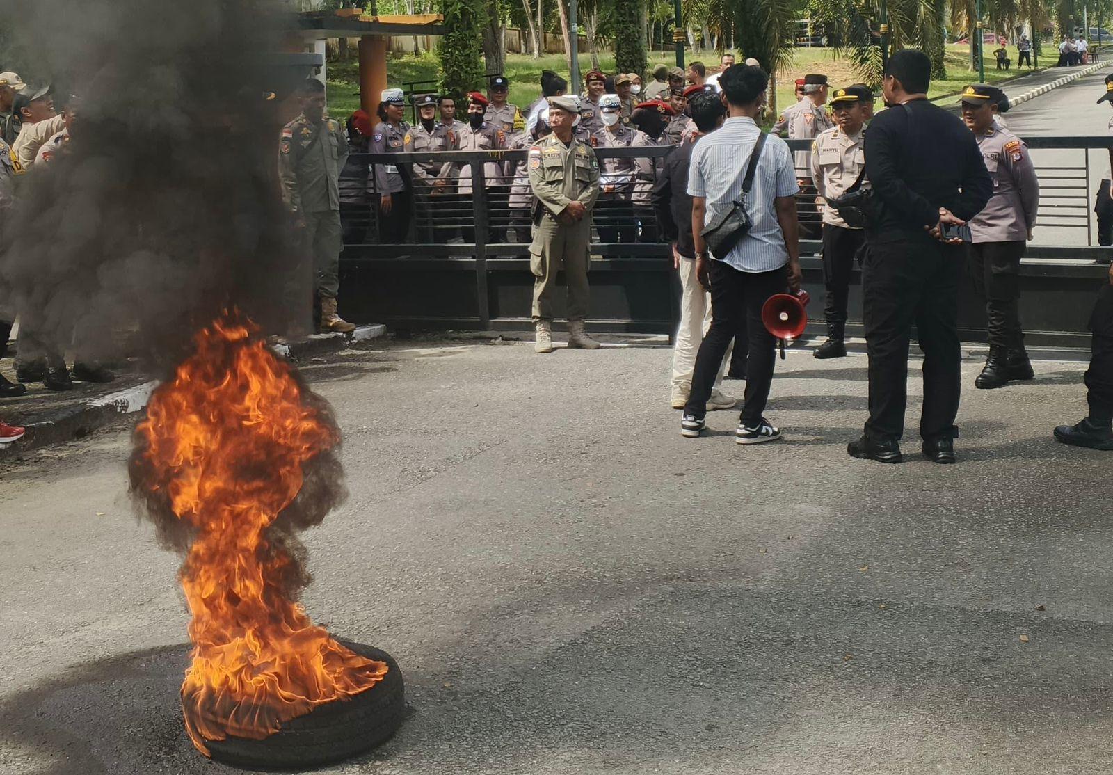 Aliansi-mahasiswa-di-Nunukan-demo-01-21012026jpg.jpg