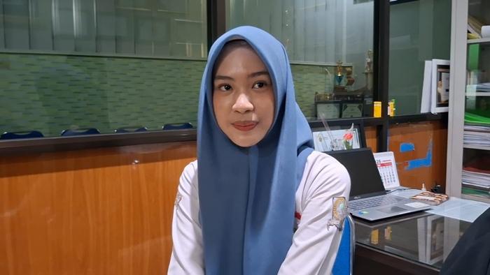 Aurelia-Alvini-siswi-asal-MAN-Tarakan-saat-berbagi-cerita.jpg