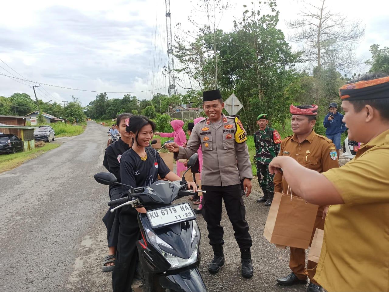 Bagi-takjil-di-KTT-01-22032025jpg.jpg