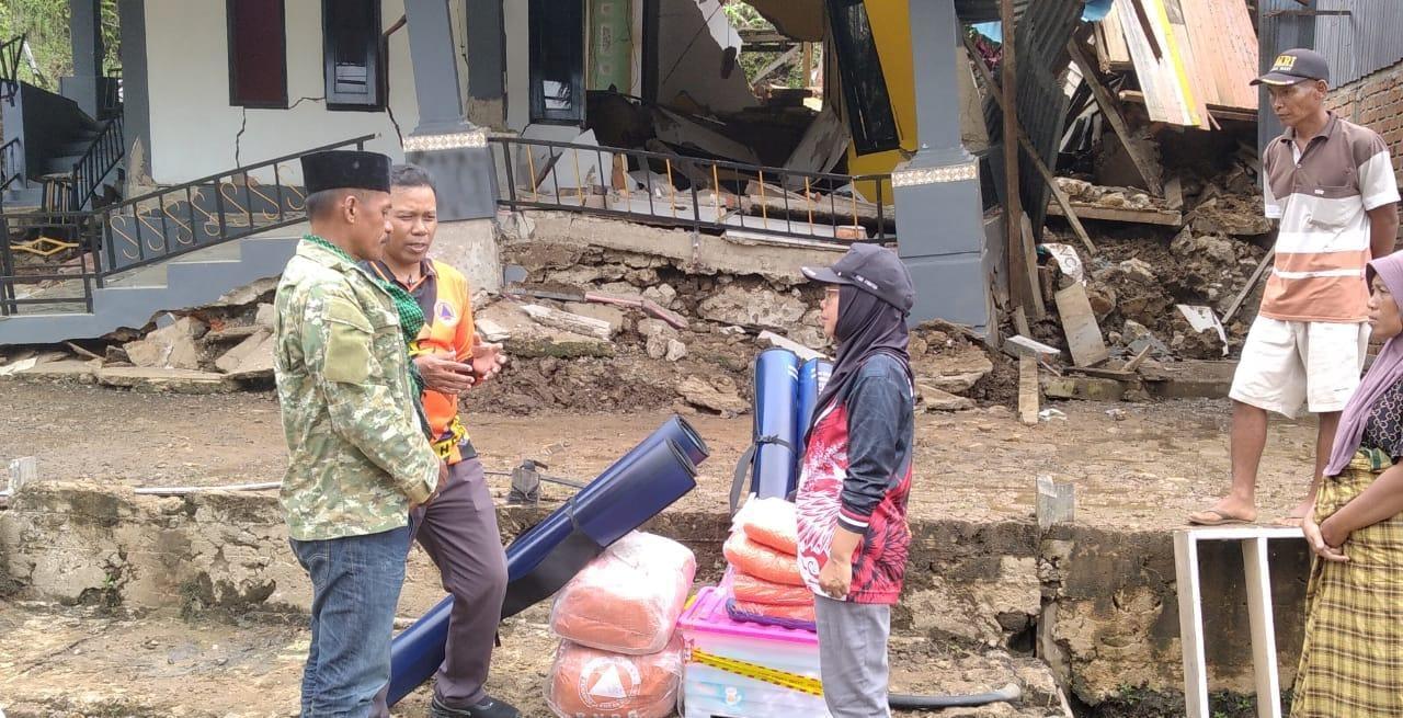 BPBD Nunukan Tanggap Cepat Beri Bantuan Sembako Bagi Korban Longsor di Desa Pembeliangan