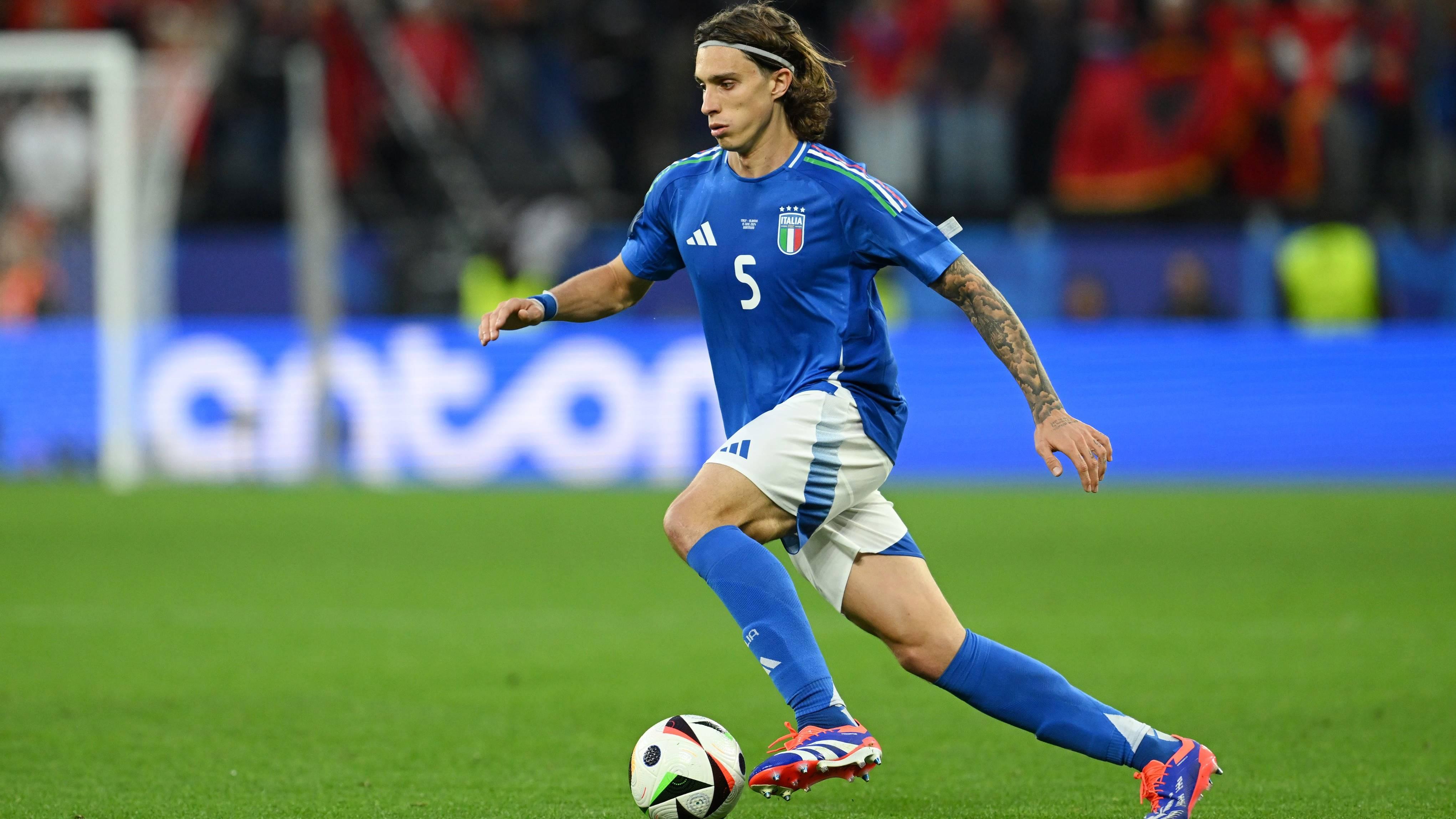 Bek-tengah-Timnas-Italia-Riccardo-Calafiori-di-Euro-2024.jpg