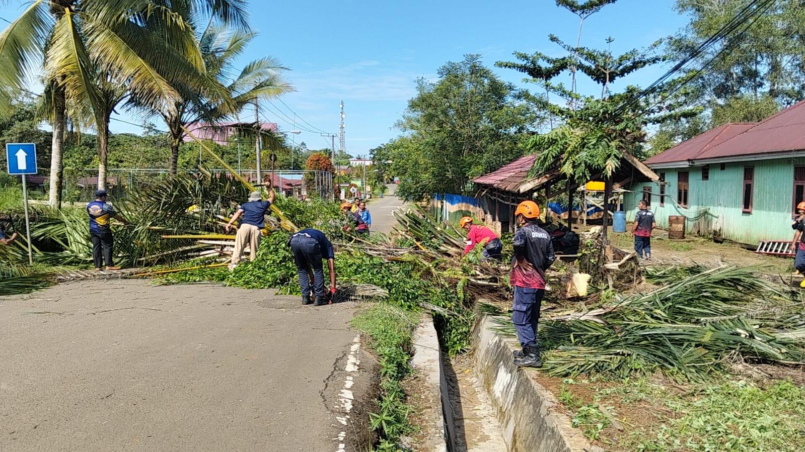 Bersih-bersih-di-KTT-untuk-dukung-penilaian-Adipura.jpg