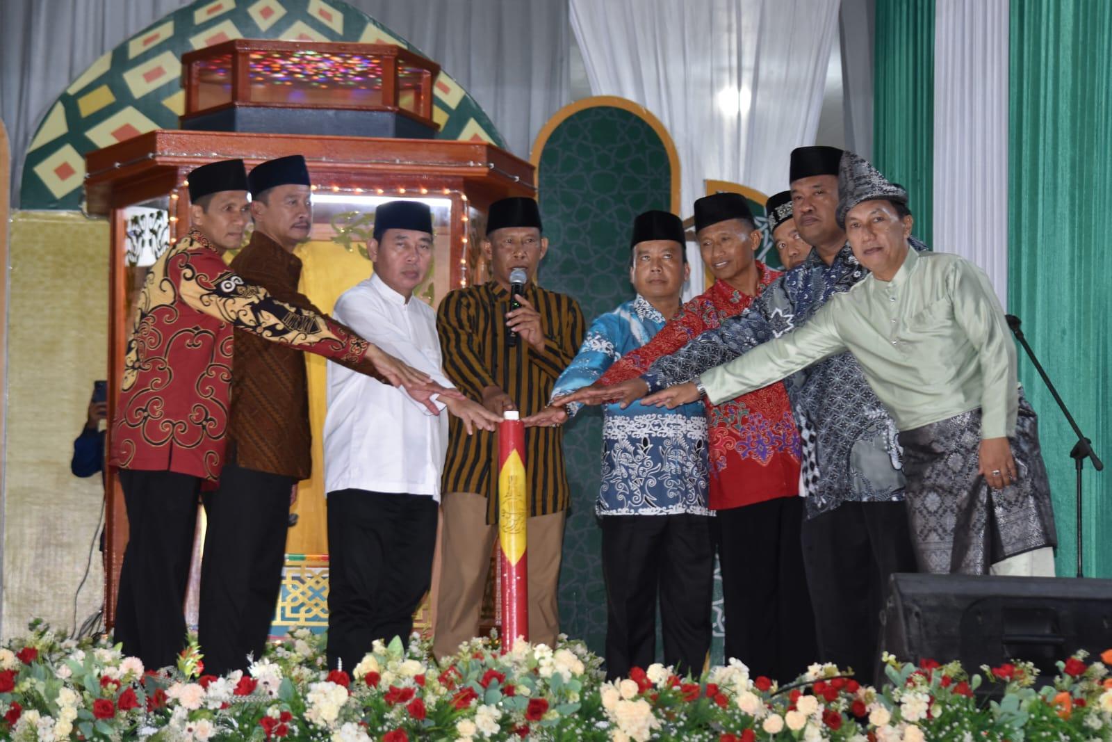 Bupati-Bulungan-Syarwani-buka-MTQ-28102025jpg.jpg