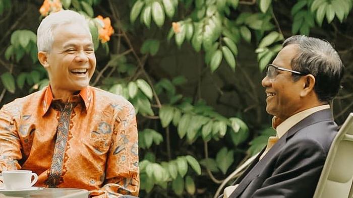 Capres-Ganjar-Pranowo-saat-ngopi-bersama-Menkopolhukam-Mahfud-MD.jpg