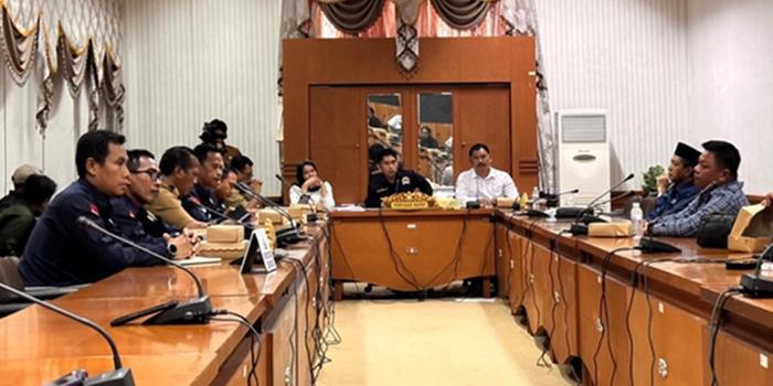 DPRD-Nunukan-membahas-solusi-bersama-PDAM-Tirta-Taka-terkait-krisis-air-bersih.jpg
