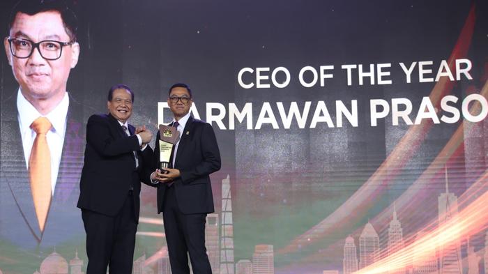 Dirut-PT-PLN-Persero-Darmawan-Prasodjo-raih-penghargaan-CEO-of-The-Year.jpg