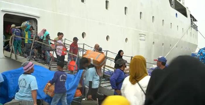 Dokumentasi-aktivitas-keberangkatan-Kapal-Pelni-di-Pelabuhan-Malundung.jpg