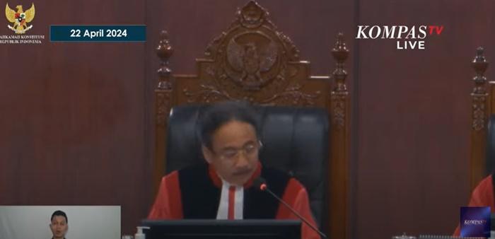 FOTO-Ketua-MK-Suhartoyo-bacakan-putusan-MK-soal-sengketa-Pilpres-2024.jpg