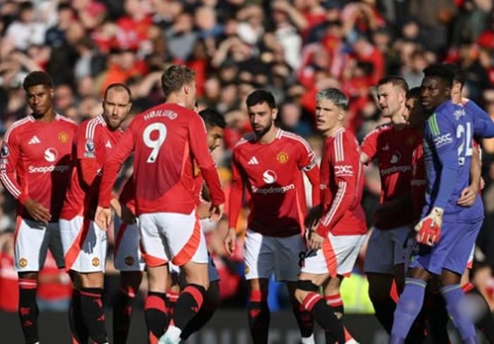 FOTO-Sejumlah-pemain-Man-United-merah-saat-main-di-Liga-Inggris.jpg