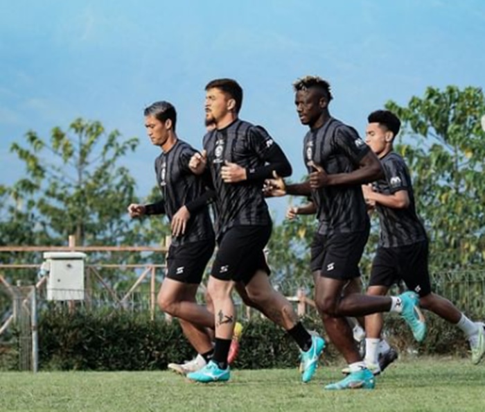 FOTO-Suasana-latihan-Arema-FC-sebelum-hadapi-PSM-Makassar.jpg