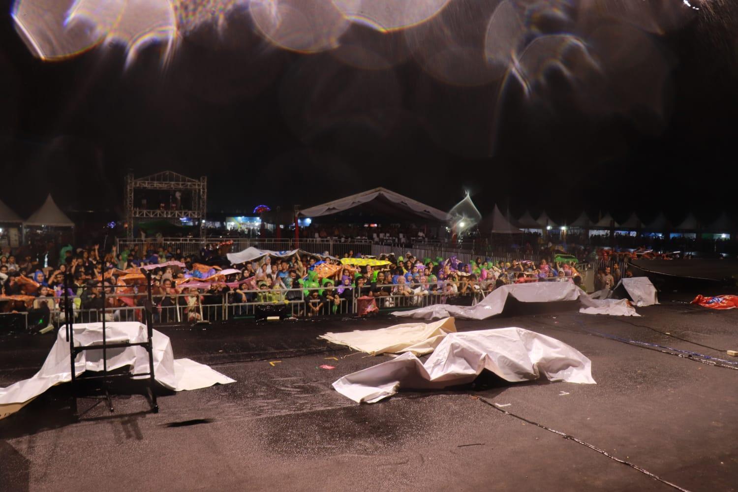 Hujan Lebat, Musik Alam X Benuanta Fest 2K24 di Kebun Raya Bundayati Tanjung  Selor Sempat Tertunda - Tribunkaltara.com