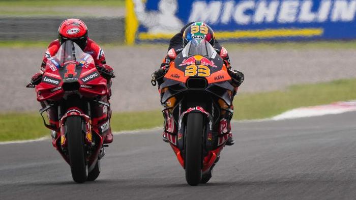 Francesco-Bagnaia-dan-Brad-Binder-MotoGP-2023-010423.jpg
