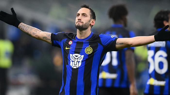Gelandang-Inter-Milan-Hakan-Calhanoglu-171223_1.jpg