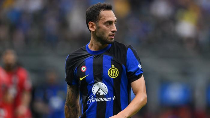 Mampu Perkuat Lini Tengah Liverpool, Klopp Incar Hakan Calhanoglu dari Inter Milan?