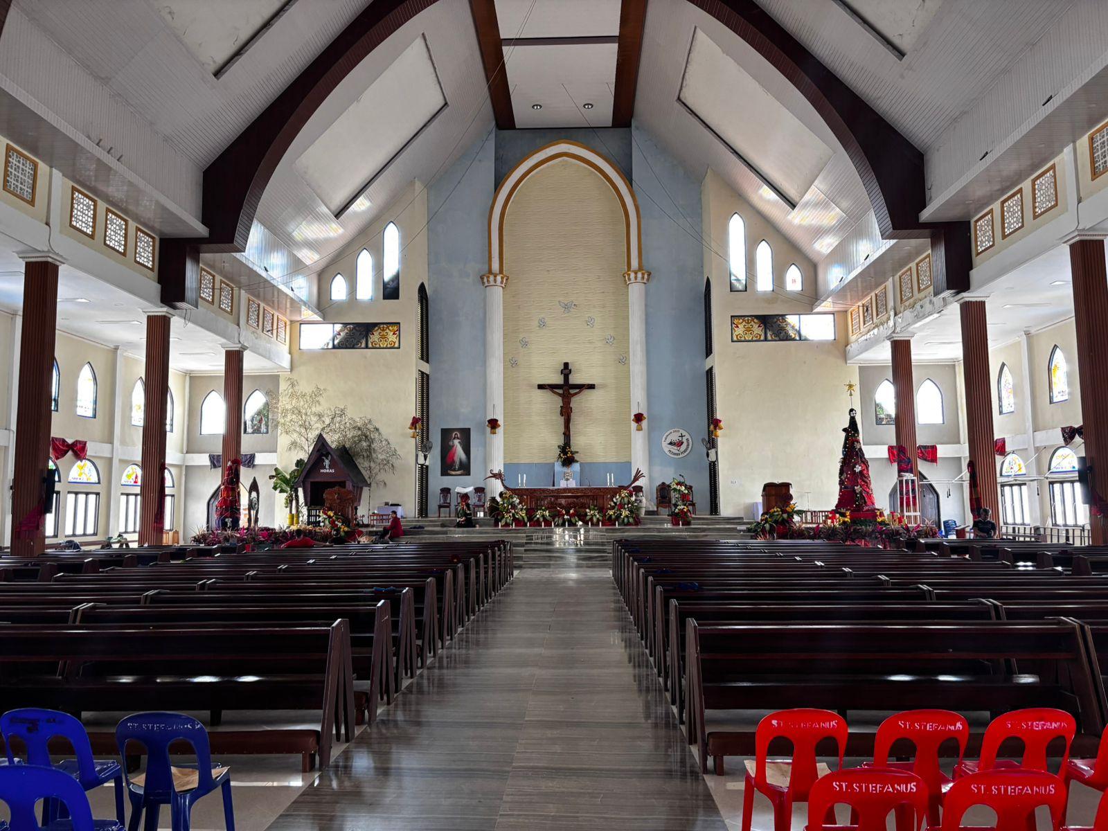 Kisah Ratusan Ulos: Ekspresi Natal Komunitas Batak untuk Paroki Santo Stefanus Malinau