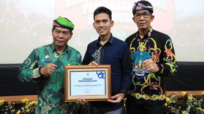 Gubernur-Kaltara-raih-penghargaan-dari-Menpora-230823_4.jpg