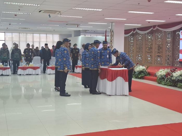 Gubernur-Kaltara-saat-melakukan-pelantikan-dan-pengambilan-sumpah-janji-pejabat-baru.jpg