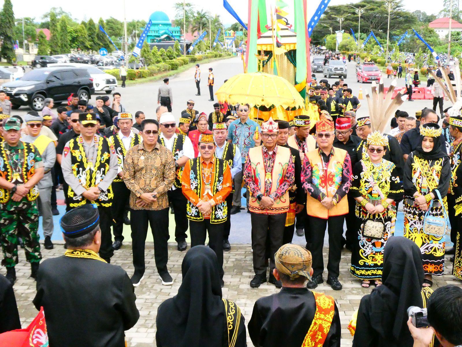 Sambut Tamu di Pembukaan Irau Malinau, Dilakukan Prosesi Timug Pensaluy Dipimpin Tokoh Adat Tidung