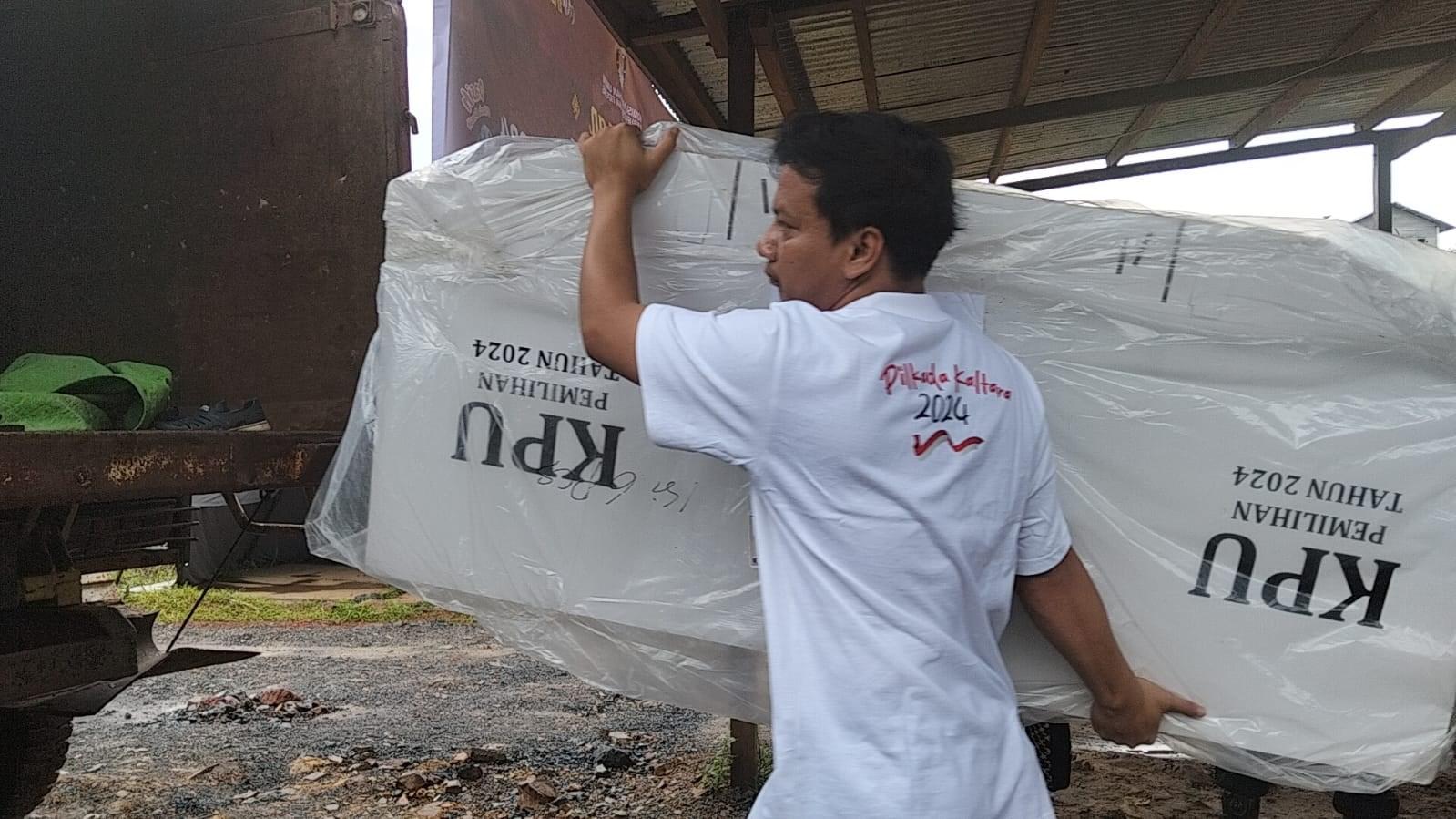 KPU-Tana-Tidung-distribusikan-logistik-Pilkada-serentak-2024-ke-Kecamatan-Tana-Lia.jpg