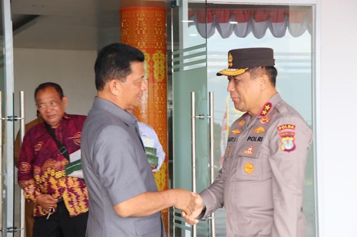 Kapolda-Kaltara-Irjen-Pol-Hary-Sudwijanto-menghadiri-rapat-paripurna-DPRD-Kaltara.jpg